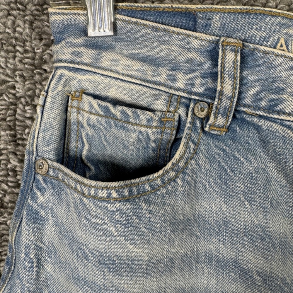 American Eagle High Rise Mom Jeans Relaxed Fit Light Wash Denim 90s Blue Women 2 - Picture 11 of 16